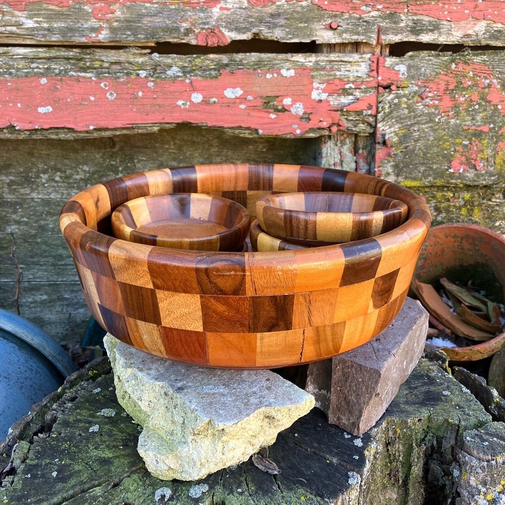 Vintage MCM Checkerboard Multicolor Wooden Serving Bowl Set 1960s Bohemian Salad - Picture 4 of 16